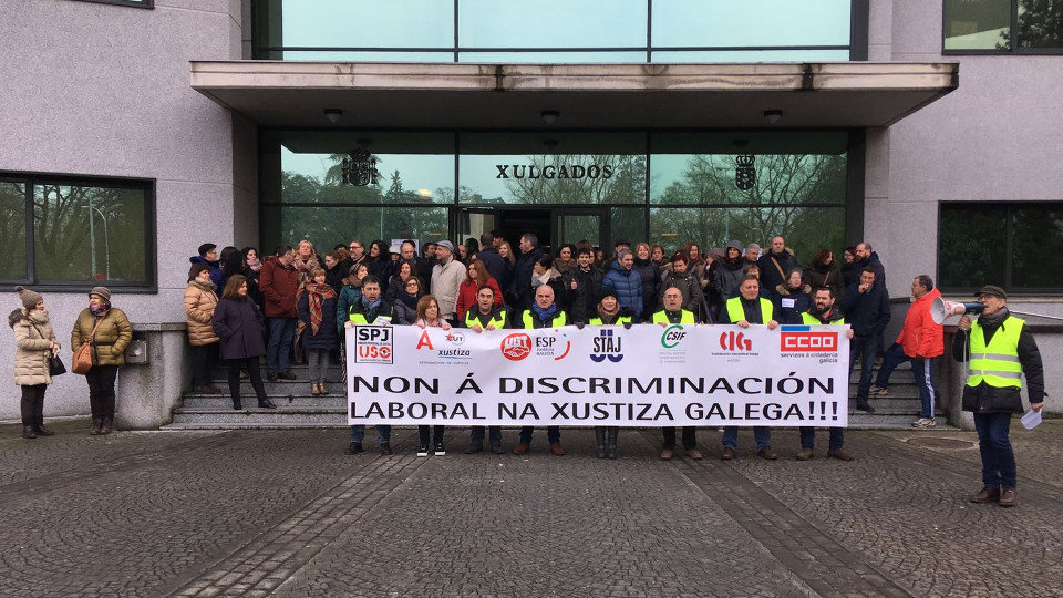 Los trabajadores de los juzgados de Lugo vuelven a secundar la huelga indefinida por segundo día consecutivo. PAULA VILARIÑO