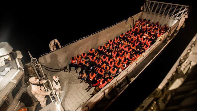 Emigrantes rescatados en el Aquarius. ÓSCAR CORRAL (EFE)