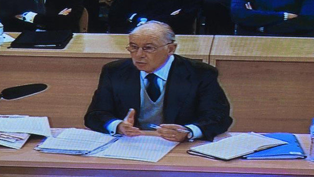 Rodrigo Rato, durante el interrogatorio de la Fiscalía Anticorrupción. FERNANDO VILLAR (EFE)