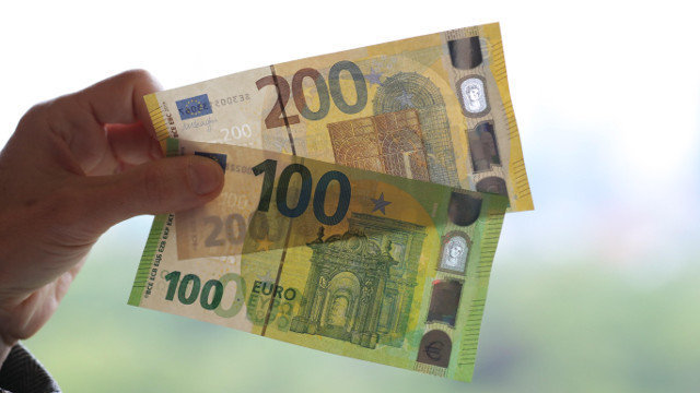Los nuevos billetes de 100 y 200 euros. EFE