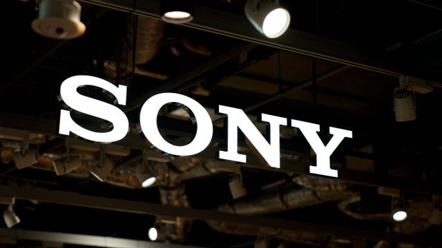 Logotipo de Sony nun establecemento de Tokio. EFE