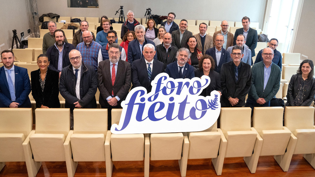 Miembros fundadores del Foro Fieito, ayer en Santiago.EP