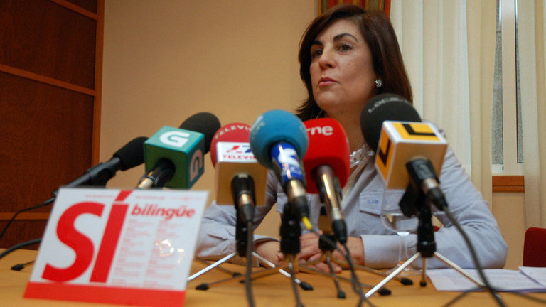 Gloria Lago durante una rueda de prensa de Galicia Bilingüe. ADP