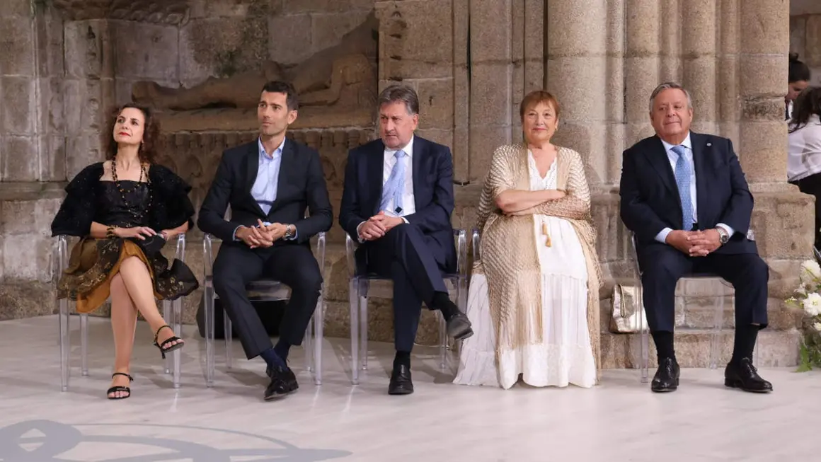 Los premiados, durante la entrega de las Medallas Castelao PEPE FERRÍN