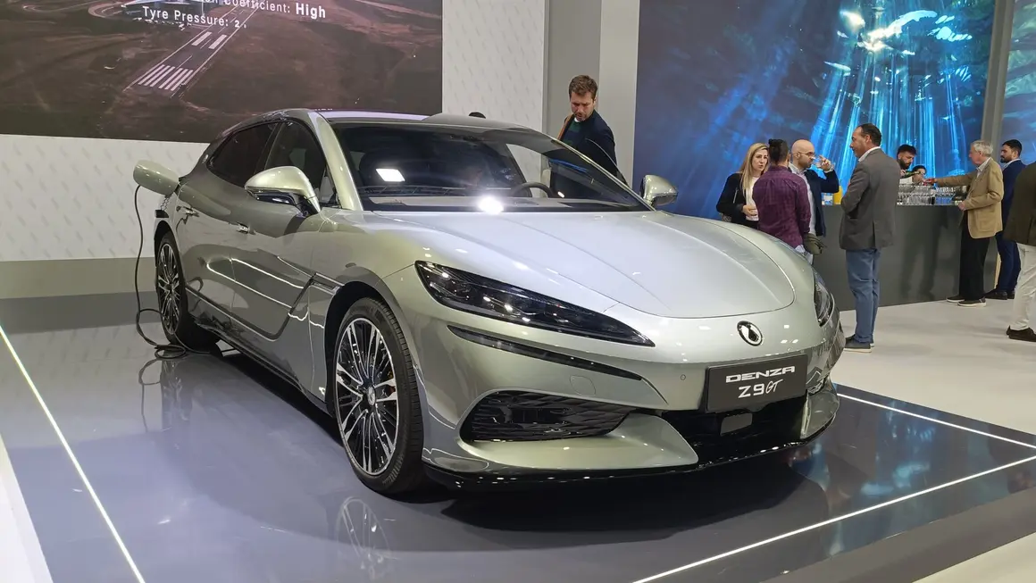 Automobile Barcelona 2025 Denza Z9
