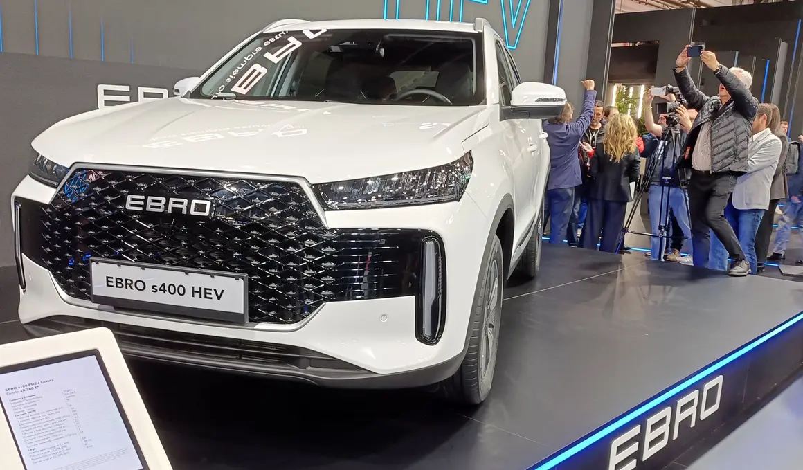 Automobile Barcelona 2025 Ebro S400