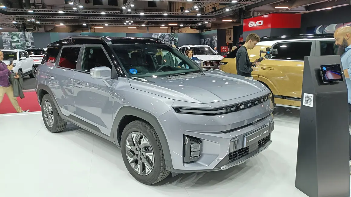 Automobile Barcelona 2025 KGM Torres