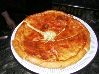 Empanada de queso Arzúa-Ulloa con grelos (Galicia Gastronómica)