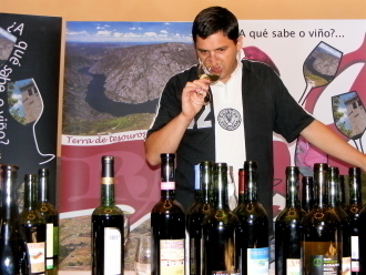 Un momento de la cata en el Parador de Monforte (Foto: C.R.D.O. Ribeira Sacra)