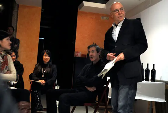 La profesora-lectora María Outes (i), el bodeguero Manuel Docampo y el historiador Xavier Castro