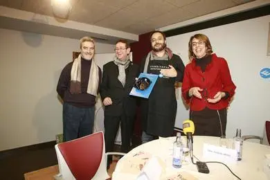 Vilar se colocó el delantal tras ser elegido compadre. (Foto: EPL / Toño Parga)