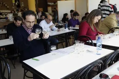 Participantes de la cata en la Politécnica (Foto: J. VÁZQUEZ)