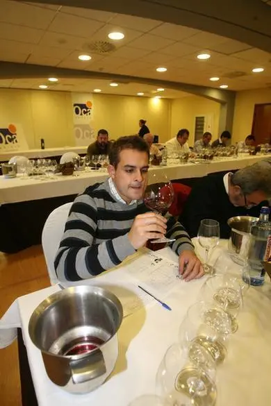 Un momento de la cata en Augasantas. Foto: TOÑO PARGA