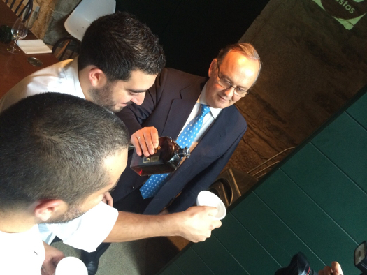 El enólogo, con los chefs de Abastos 2.0.