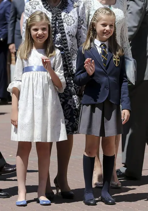 Los Reyes de España, Felipe y Letizia, acompañados por sus hijas, Leonor y Sofía, y por los Reyes Eméritos en la parroquia Asunc
