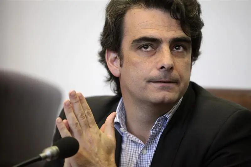 El presidente en funciones de la Diputación de A Coruña, Diego Calvo, ha asegurado durante el pleno extroirdinario del ente que el PP va a intentar formar gobierno con los 13 representantes con los que cuenta, a pesar de perder la mayoría absoluta