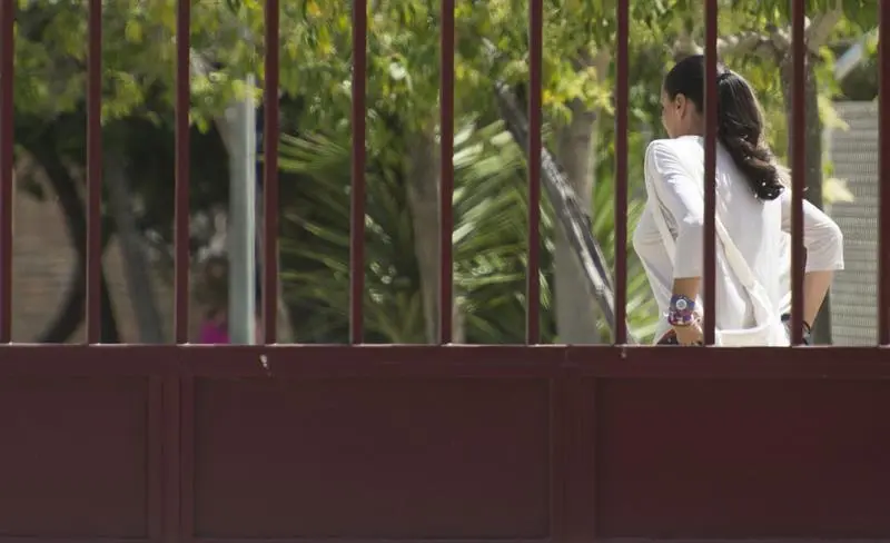 Finalizados los cuatro días de permiso, la tonadillera, acompañada por su hermano Agustín, ha regresado al centro penal para seg