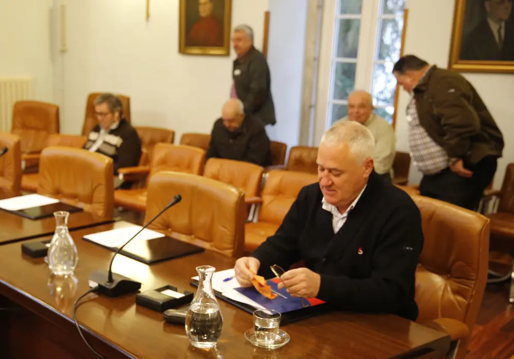 El último pleno de Martínez como socialista