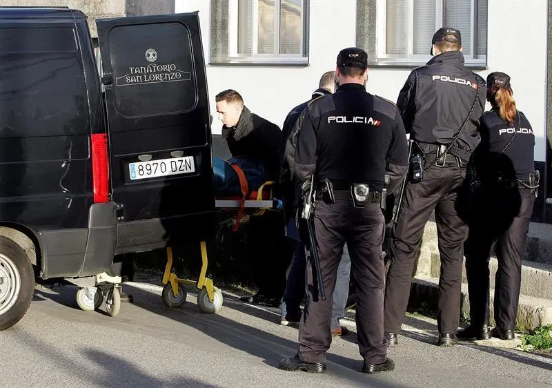 La Policía Nacional investiga la muerte, producida presumiblemente con un arma blanca, de una mujer en Narón