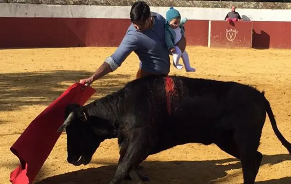 Fran recibe críticas por exponer a un riesgo innecesario a su hija y Cayetano se muestra ligero de ropa