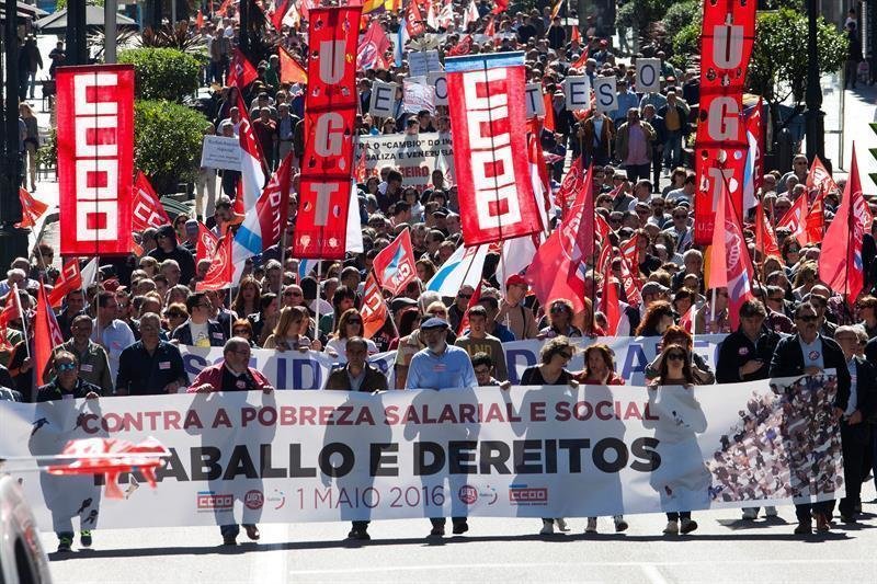 Cabeza de la manifestación organizada por UGT y CC OO en Vigo