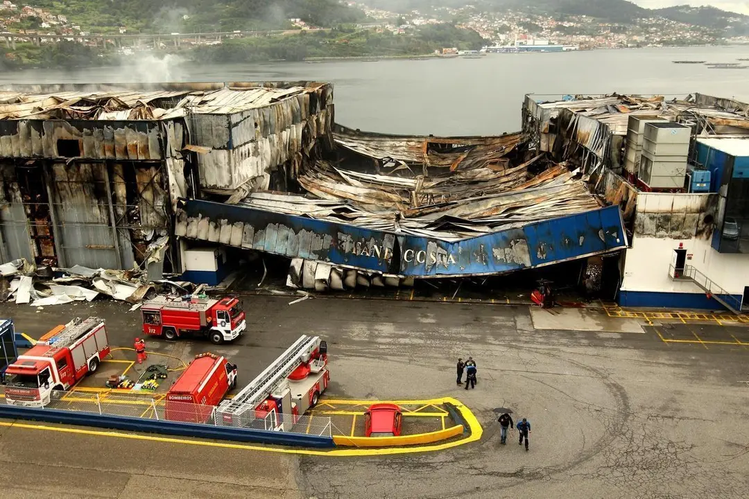 Nave de Fandicosta tras el incendio