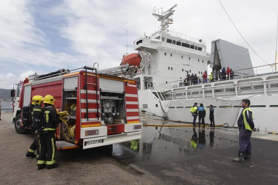 Los Bomberos de Pontevedra trabajaron durante hora y media en las labores de extinción