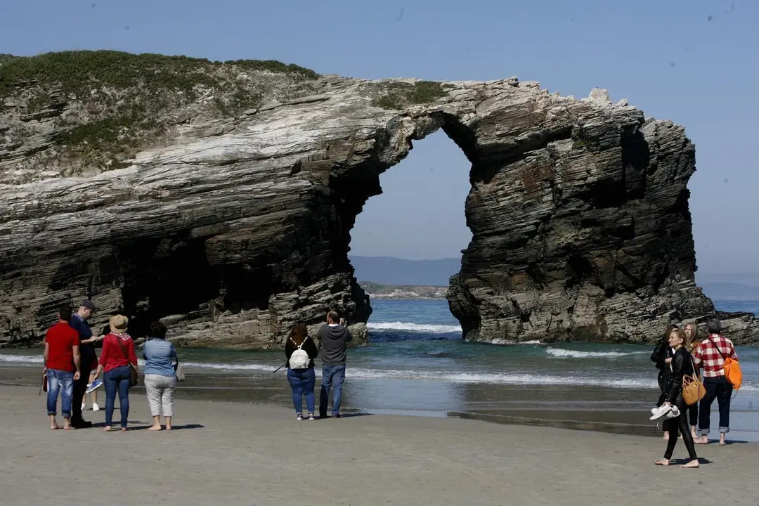 Visitantes en As Catedrais esta Semana Santa
