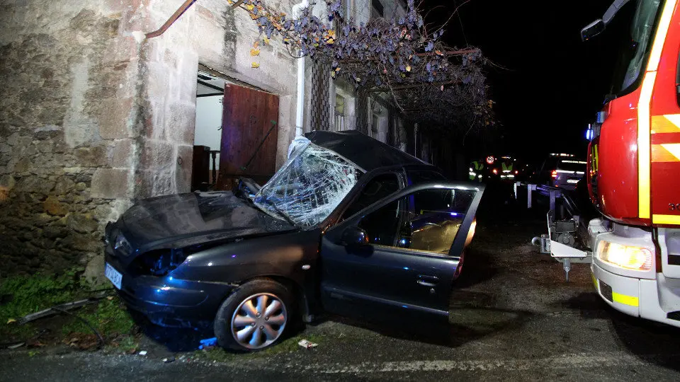 Estado en el quedó el vehículo tras el accidente mortal de A Estrada. DP