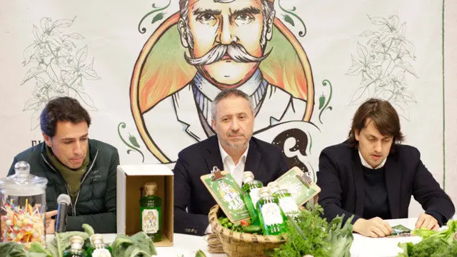 Méndez, Cannas y Albela, en la presentación del destilado. EP