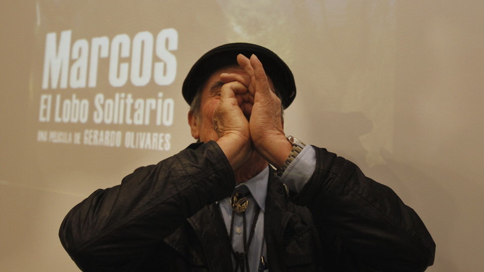 Marcos Rodríguez Pantoja aúlla en su charla en Lugo. VICTORIA RODRÍGUEZ