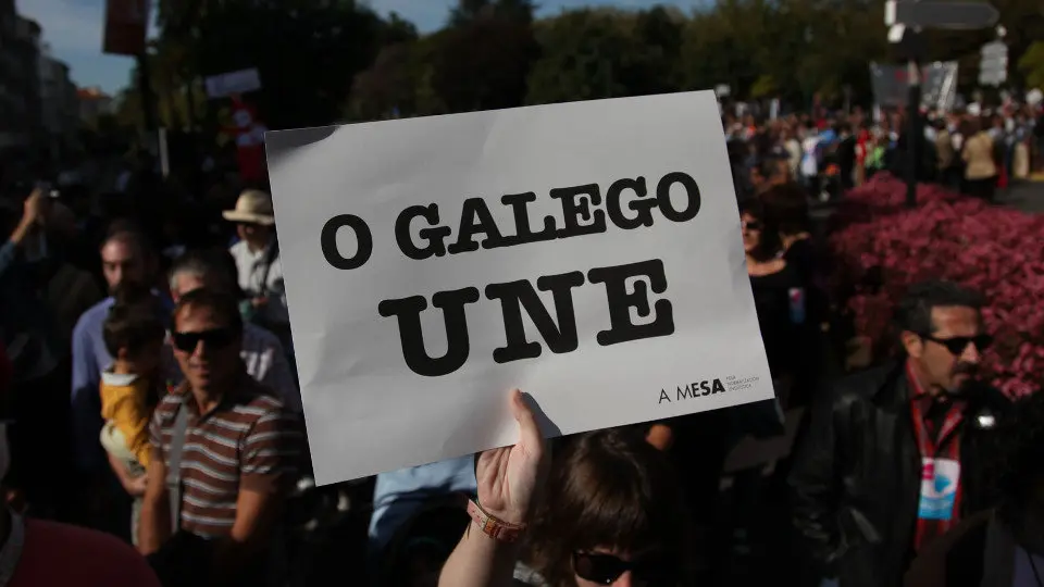 Cartel a favor do uso do galego. AEP