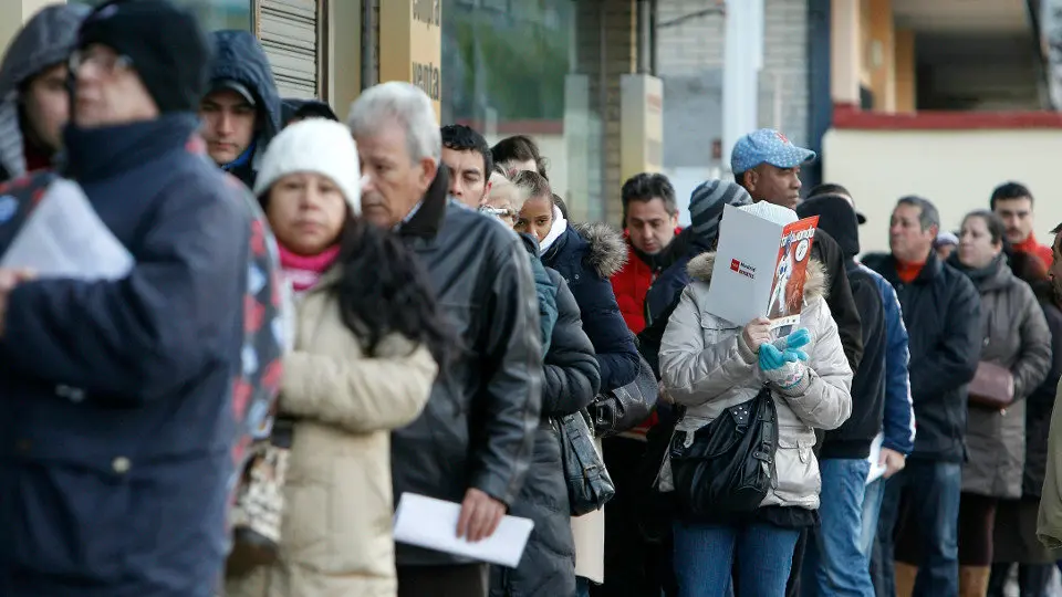 Una cola del paro. AEP