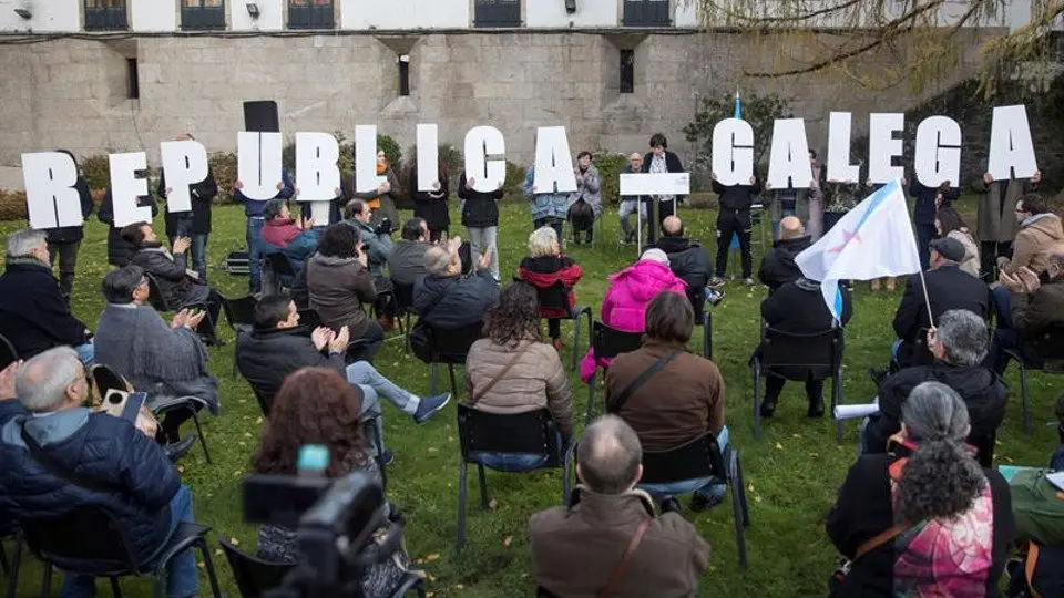 Ana Pontón, no acto entre as palabras 'República galega'. ÓSCAR CORRAL (EFE)