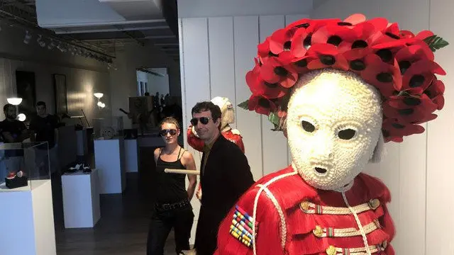 La tienda donde se venden objetos de lujo con dientes y cabello humanos. LORENZO CASTRO (EFE)