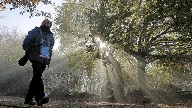 Un pregrino cerca de Portomarín.LAVANDEIRA JR. (EFE)