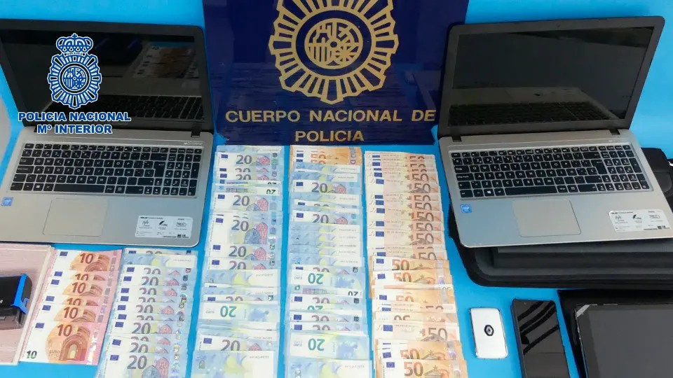 Efectos incautados al estafador. DP