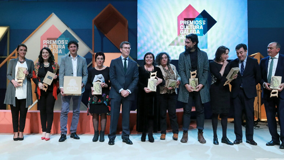 Feijóo, cos galardoados nos Premios da Cultura Galega. XUNTA