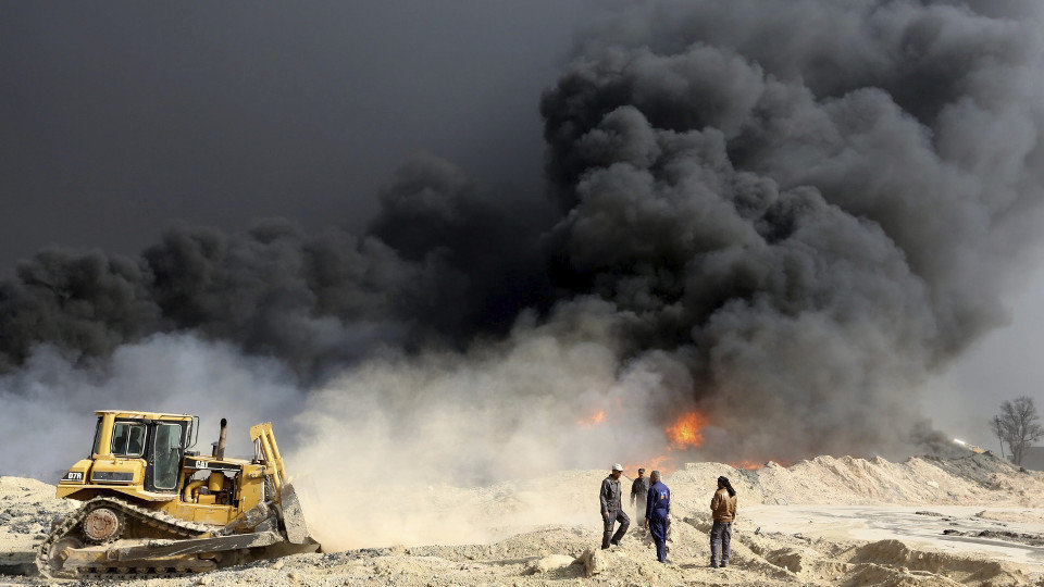 Incendio en un pozo petrolífero en Irak. AHMED JALIL (EFE)