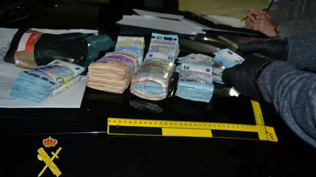 Dinero y otros objetos incautados en la operación Albus-Gennaker. DP