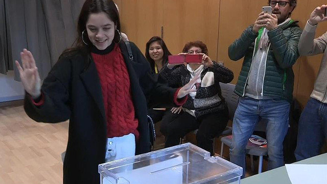 Laura Sancho, la joven de 18 años que ha cedido su voto al expresidente de la Generalitat Carles Puigdemont.EFE