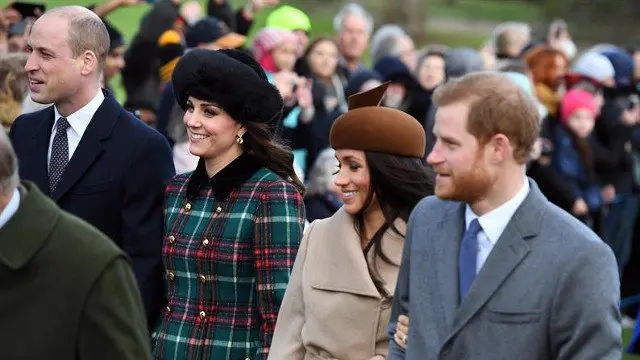 Meghan Markle (segunda por la derecha), asistió la misa de Navidad. STRINGER