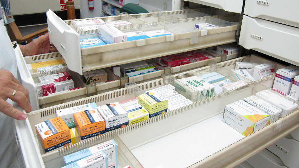 Las farmacias podrán vender online aquellos medicamentos que no necesiten receta médica. EFE
