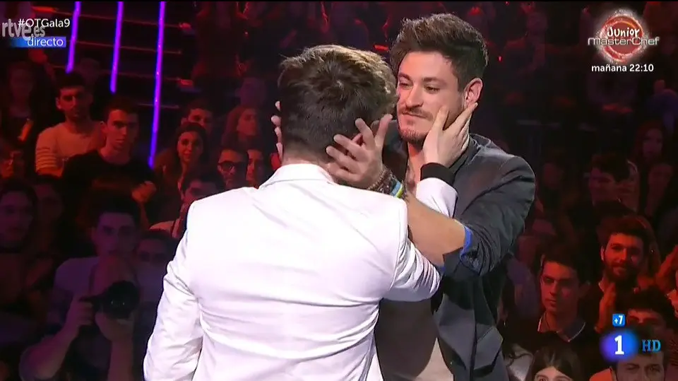 Cepeda, despidiéndose de Roi. RTVE