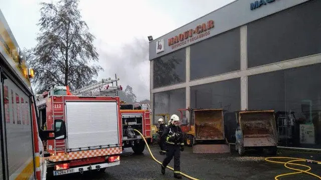 La nave en cuestión bajo el efecto de las llamas. @TVGalicia
