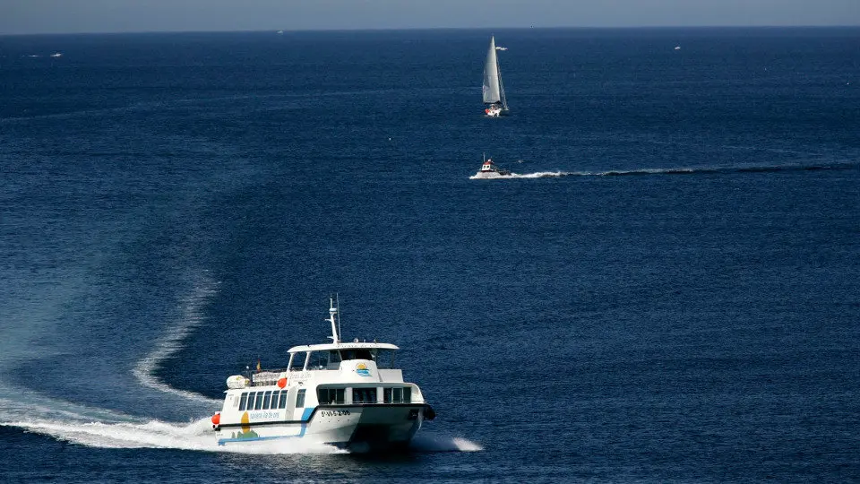 Una naviera que cubre el trayecto a Cíes. RAFA FARIÑA