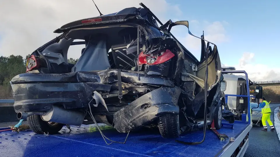 Coche accidentado en Lalín. PATRI FIGUEIRAS