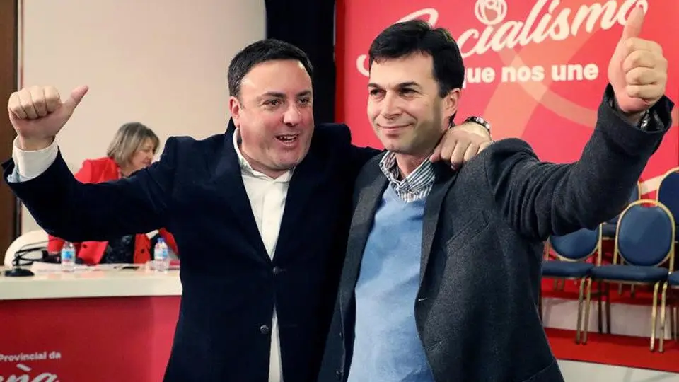 Valentín González Formoso, con Gonzalo Caballero. XOÁN REY (EFE)