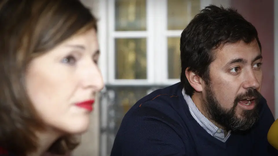 Antón Gómez Reino, con Yolanda Díaz. EFE