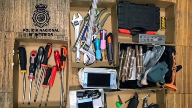 Herramientas interceptadas en el coche. POLICÍA NACIONAL